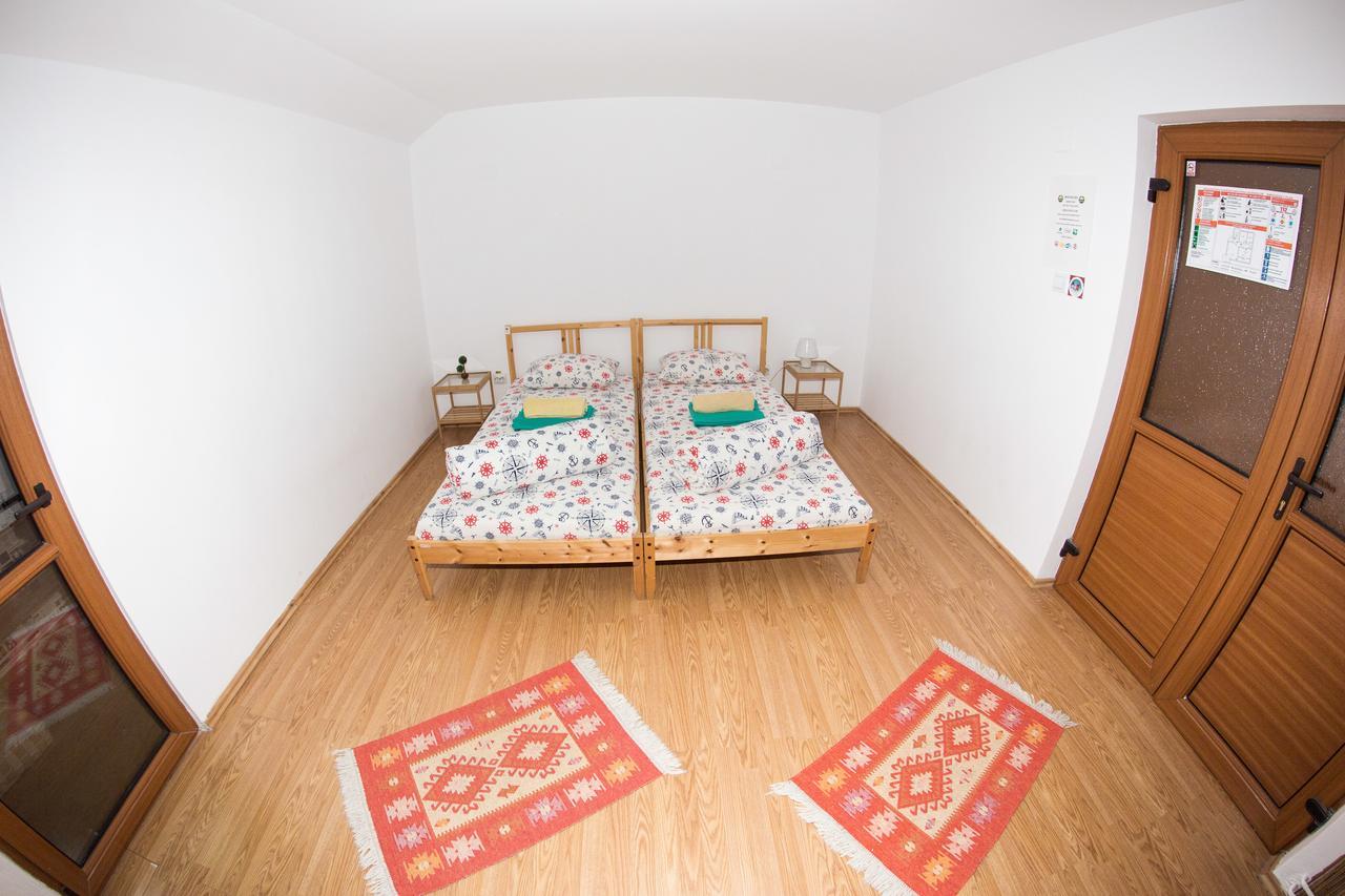 טימישוארה Exit Routine Hostel חדר תמונה